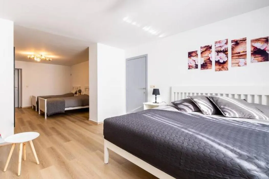 בית נופש הוילה בריסל Manoir Bel Horizon Avec Grand Jardin Et Parking Prive