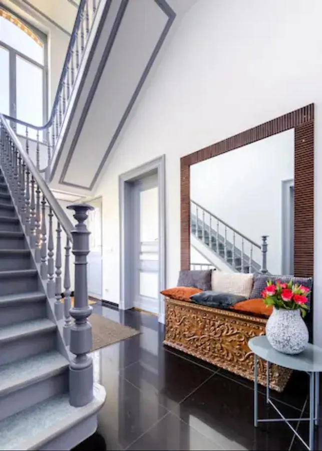Villa Manoir Bel Horizon avec grand jardin et parking privé à Bruxelles Belgique